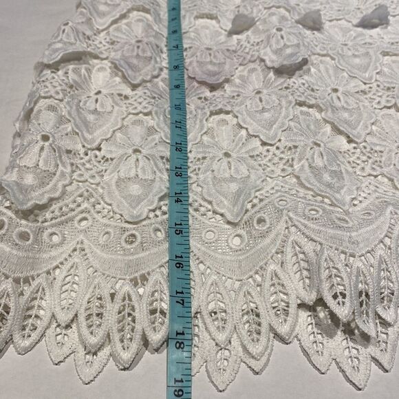 White layers of lace zipper back skirt size 0 - Picture 7 of 7